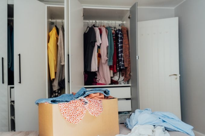 5 Tips For Decluttering Your Closet